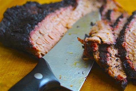  ¡Degusta el sabor ahumado y picante del Smoked Brisket! Una explosión de sabor texano que te dejará pidiendo más