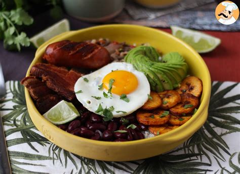  Bandeja Paisa: Un festín de sabores andinos con un toque picante que te dejará pidiendo más